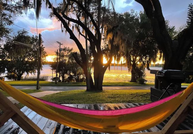 House in Polk City - Best sunsets in Winter Haven. Lakefront home 5 minutes from downtown!