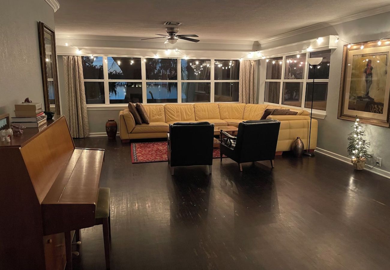 House in Polk City - Best sunsets in Winter Haven. Lakefront home 5 minutes from downtown!