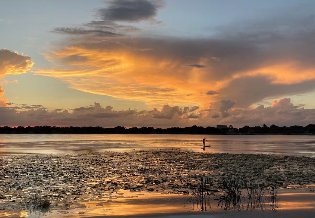 House in Polk City - Best sunsets in Winter Haven. Lakefront home 5 minutes from downtown!