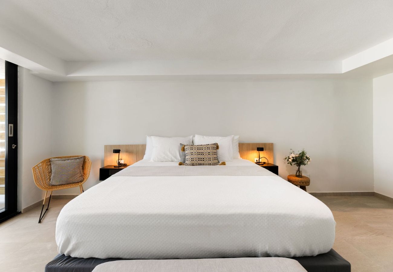 Apartment in San Juan - 14 Guests | 2 Suites | 2 Min Beach | Private Pool
