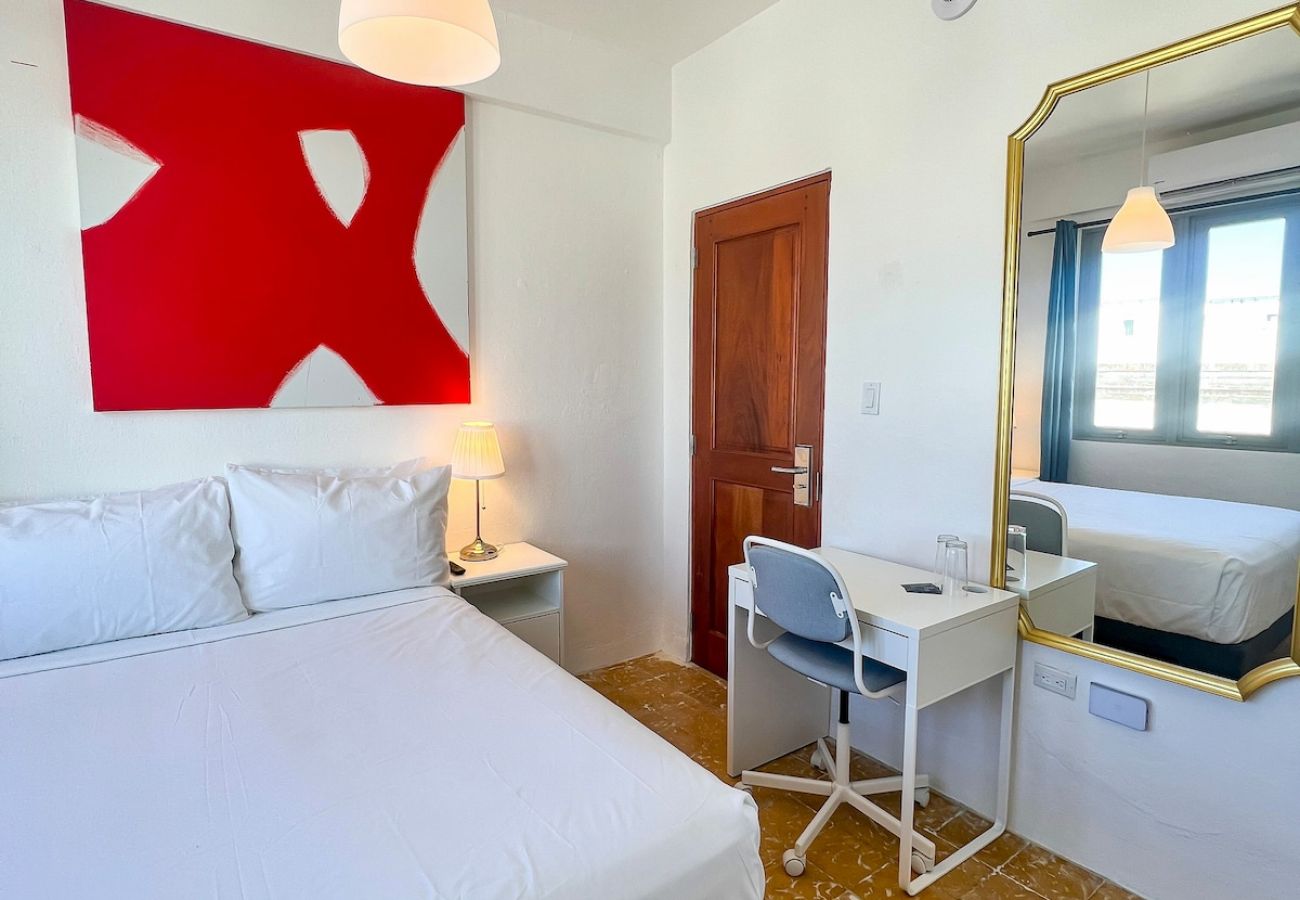 Rent by room in San Juan - Bahia Urbana, Double Room, walking to Old San Juan and Escambron Beach