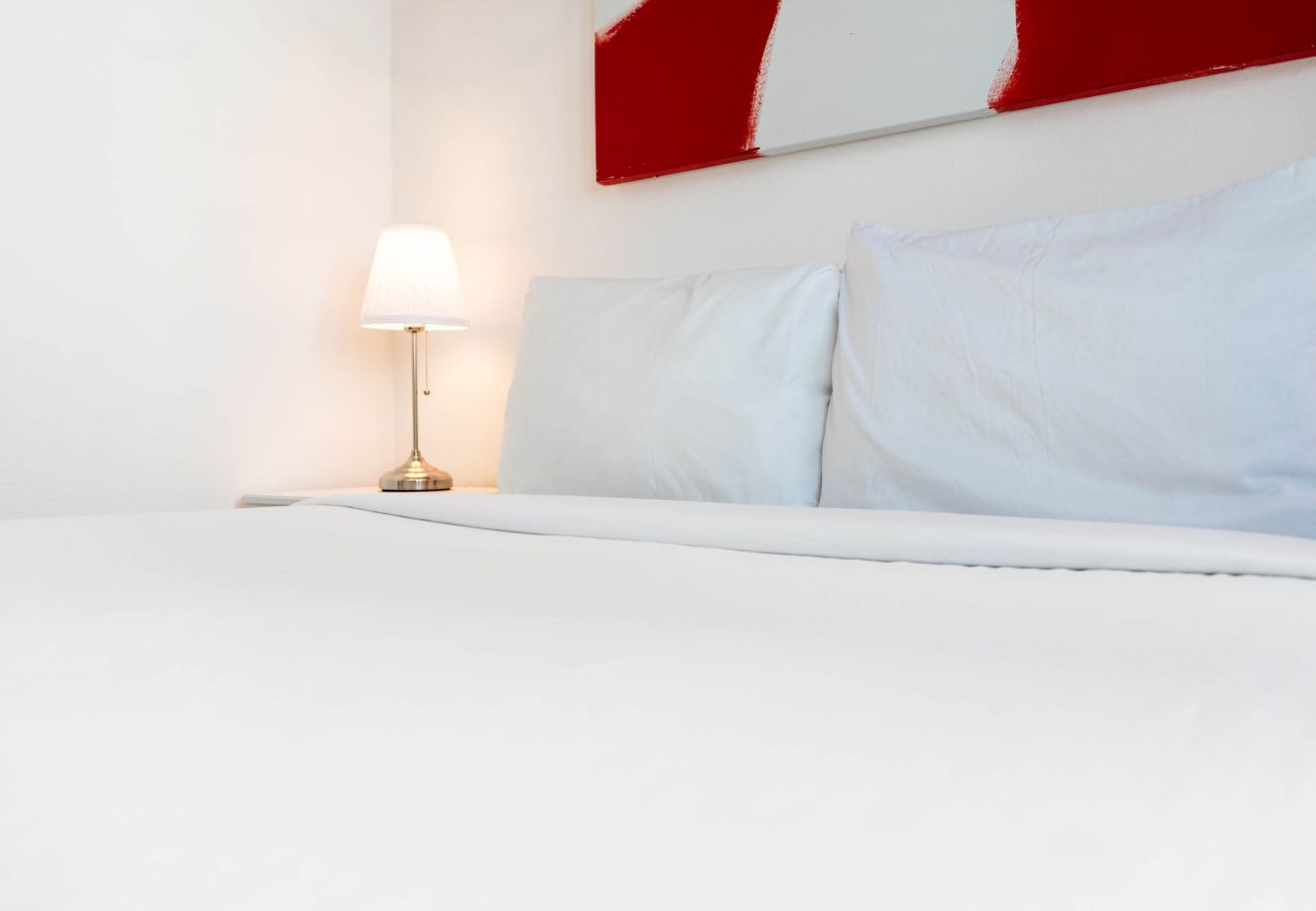 Rent by room in San Juan - Bahia Urbana, Double Room, walking to Old San Juan and Escambron Beach