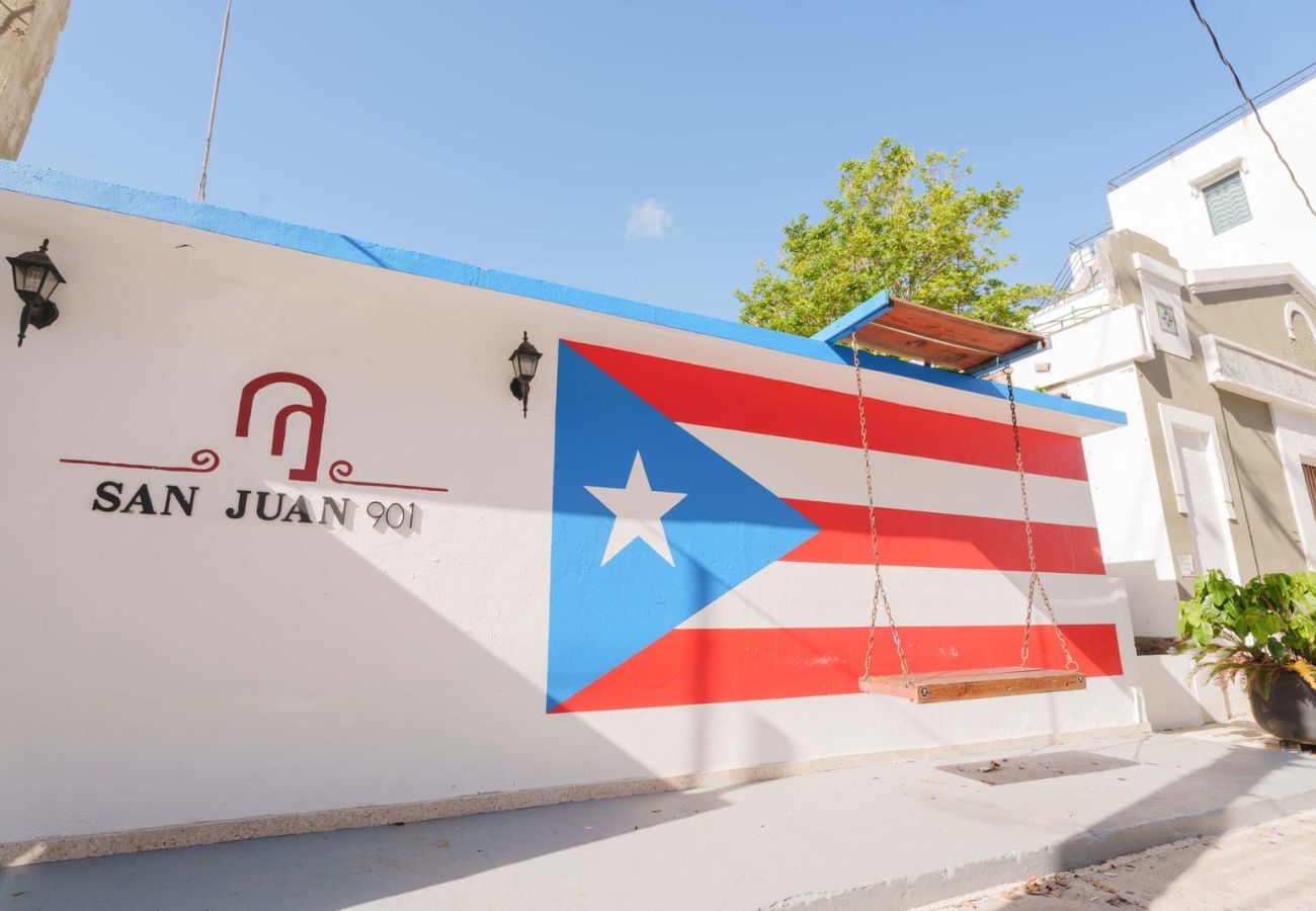 Rent by room in San Juan - Bahia Urbana, Double Room, walking to Old San Juan and Escambron Beach