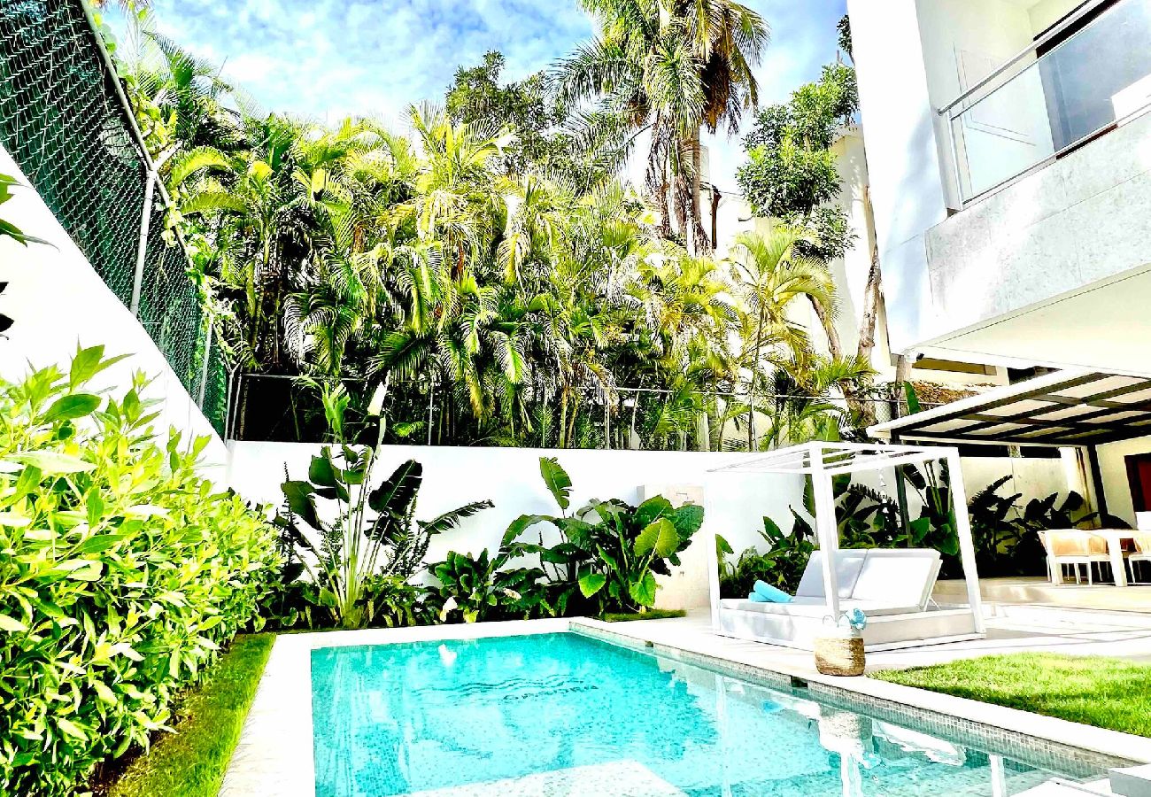 Condominium in Punta Cana - LIS4C04 - Apartamento de playa con piscina