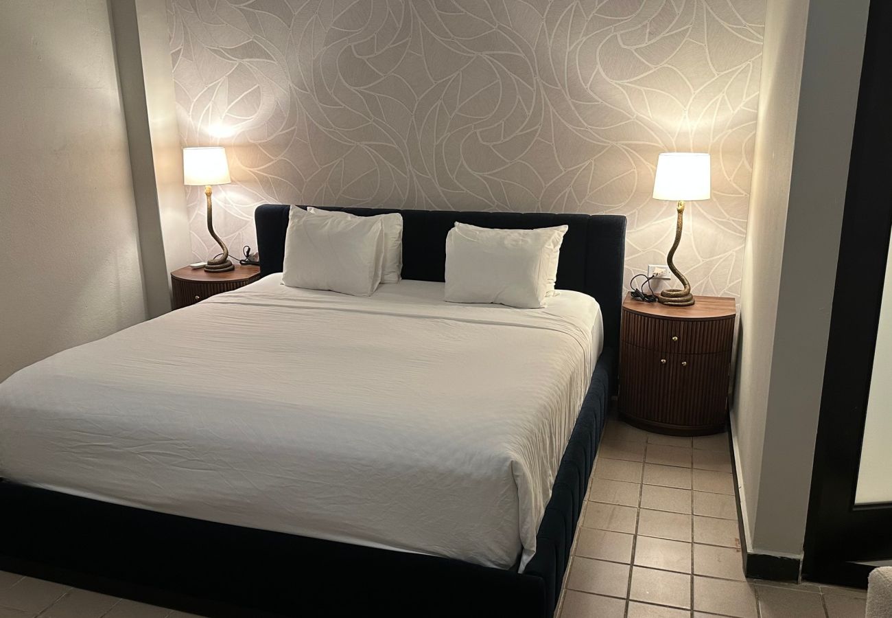 Rent by room in San Juan - The Oliver, Queen Interior Room, Old San Juan