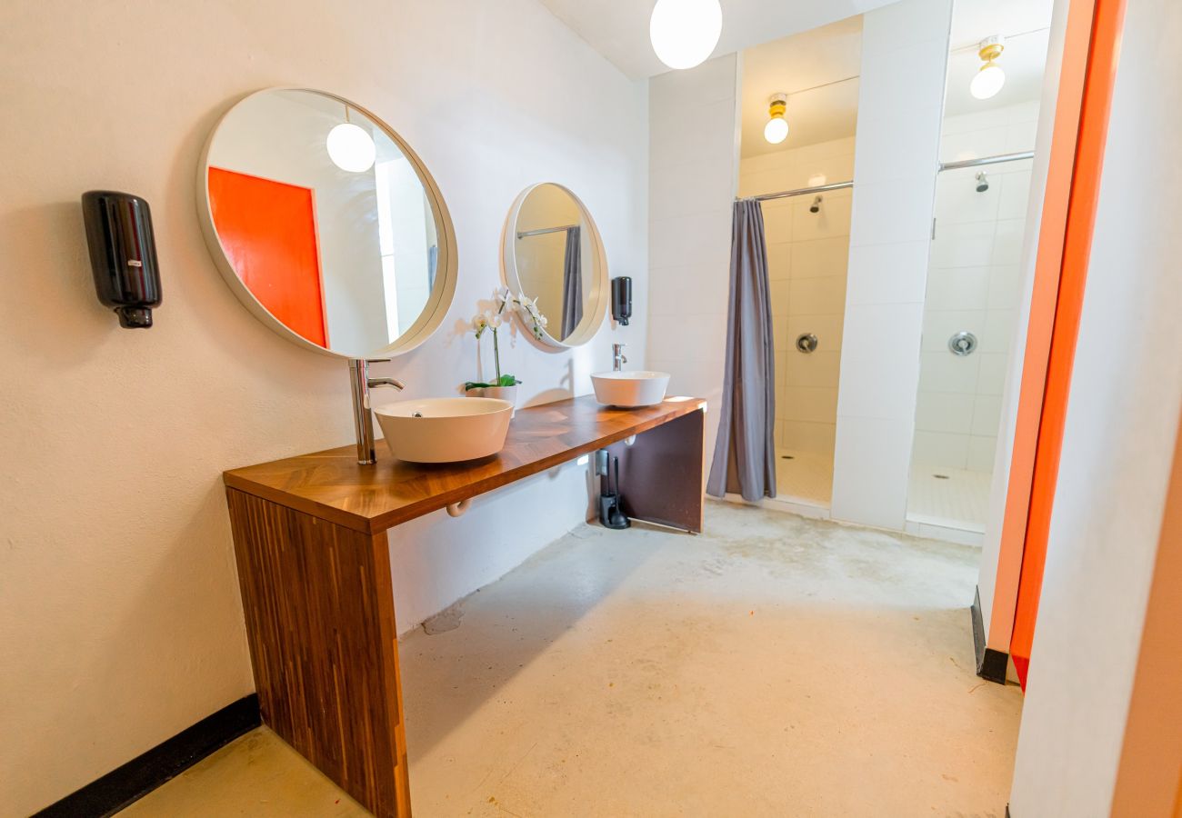 Rent by room in San Juan - Juliette Hostel, Bed in 8-Bed Female Dorm, Old San Juan