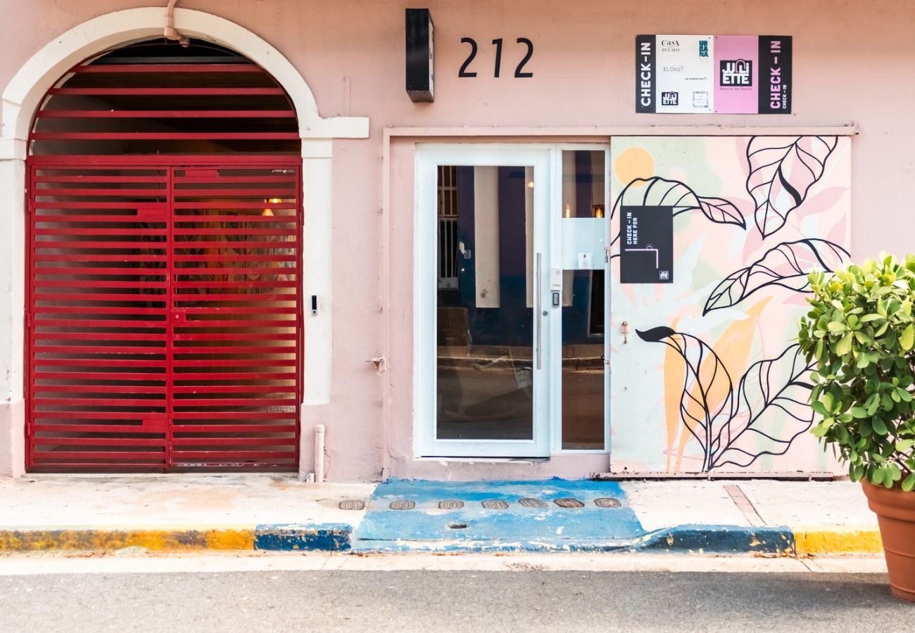 Rent by room in San Juan - Juliette Hostel, Bed in 8-Bed Female Dorm, Old San Juan