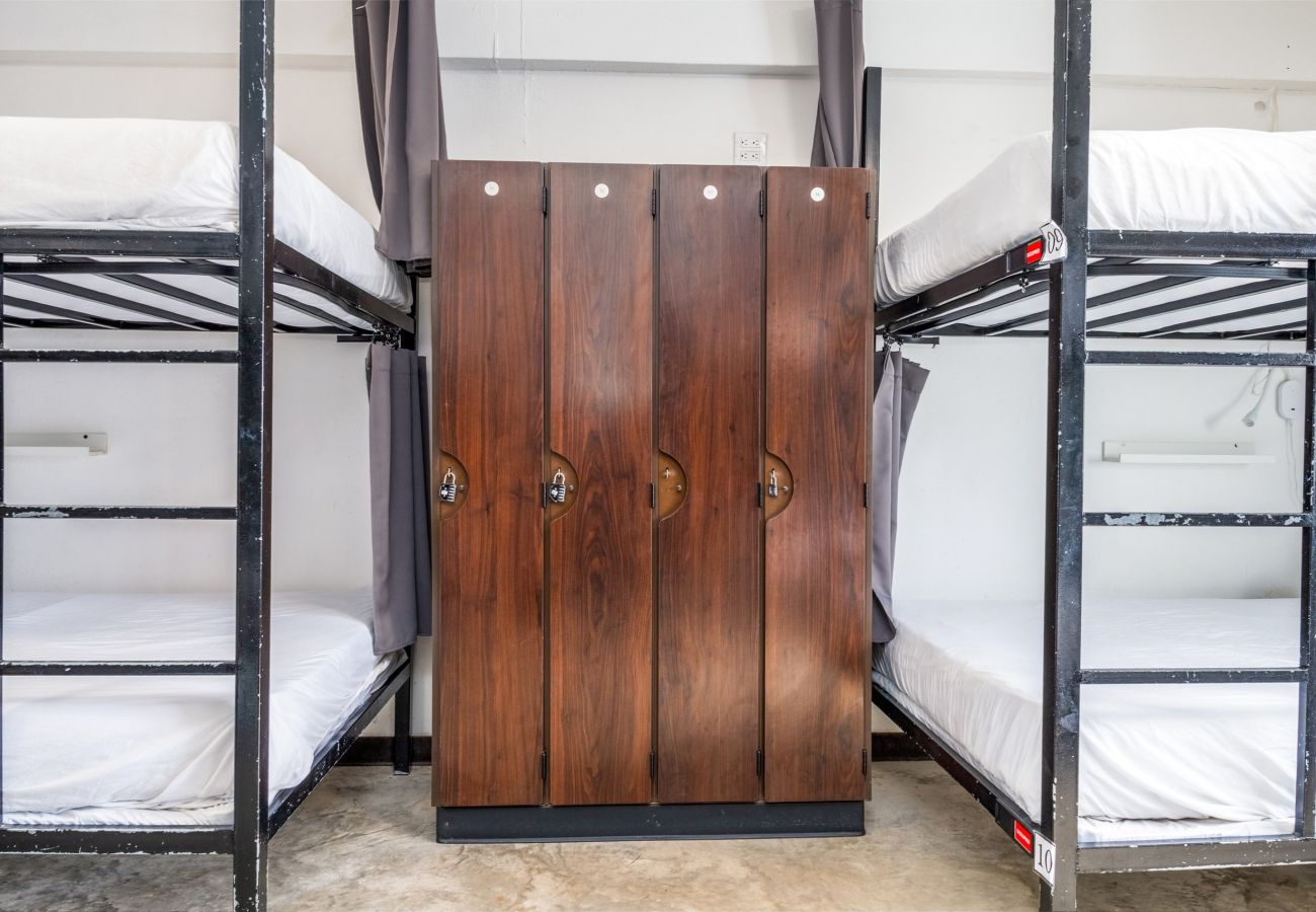 Rent by room in San Juan - Juliette Hostel, Bed in 6-Bed Female Dorm, Old San Juan