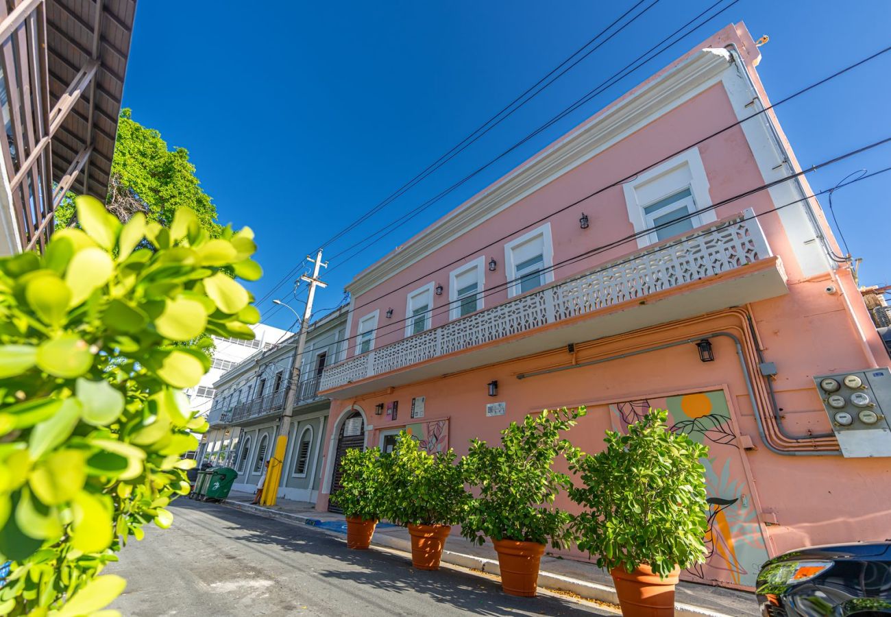 Rent by room in San Juan - Juliette Hostel, Bed in 6-Bed Female Dorm, Old San Juan