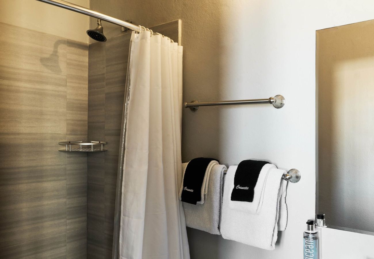 Rent by room in San Juan - El Colonial, Juliette Balconette Queen, Old San Juan