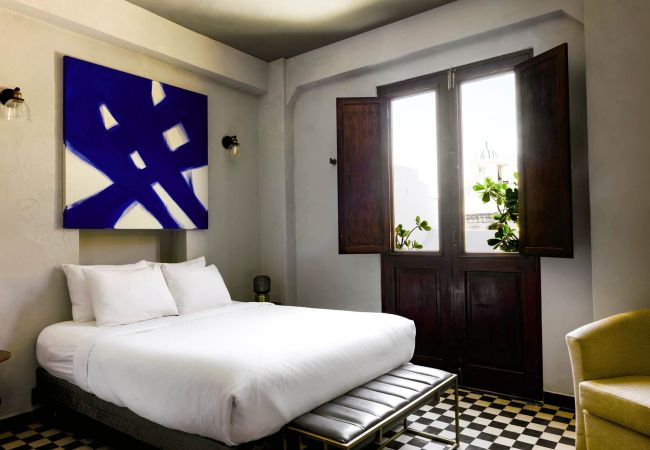 Rent by room in San Juan - El Colonial, Queen Private Terrace, Old San Juan