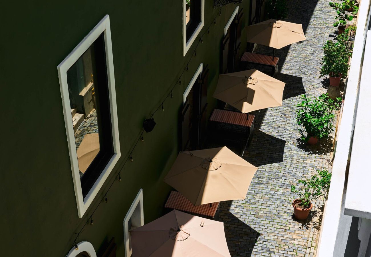 Rent by room in San Juan - El Colonial, Queen Private Terrace, Old San Juan