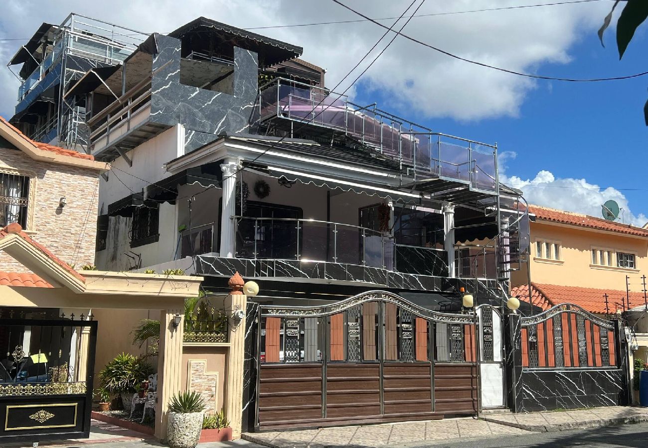 Apartment in Santo Domingo Este - Spacious 3BR with Jacuzzi Access
