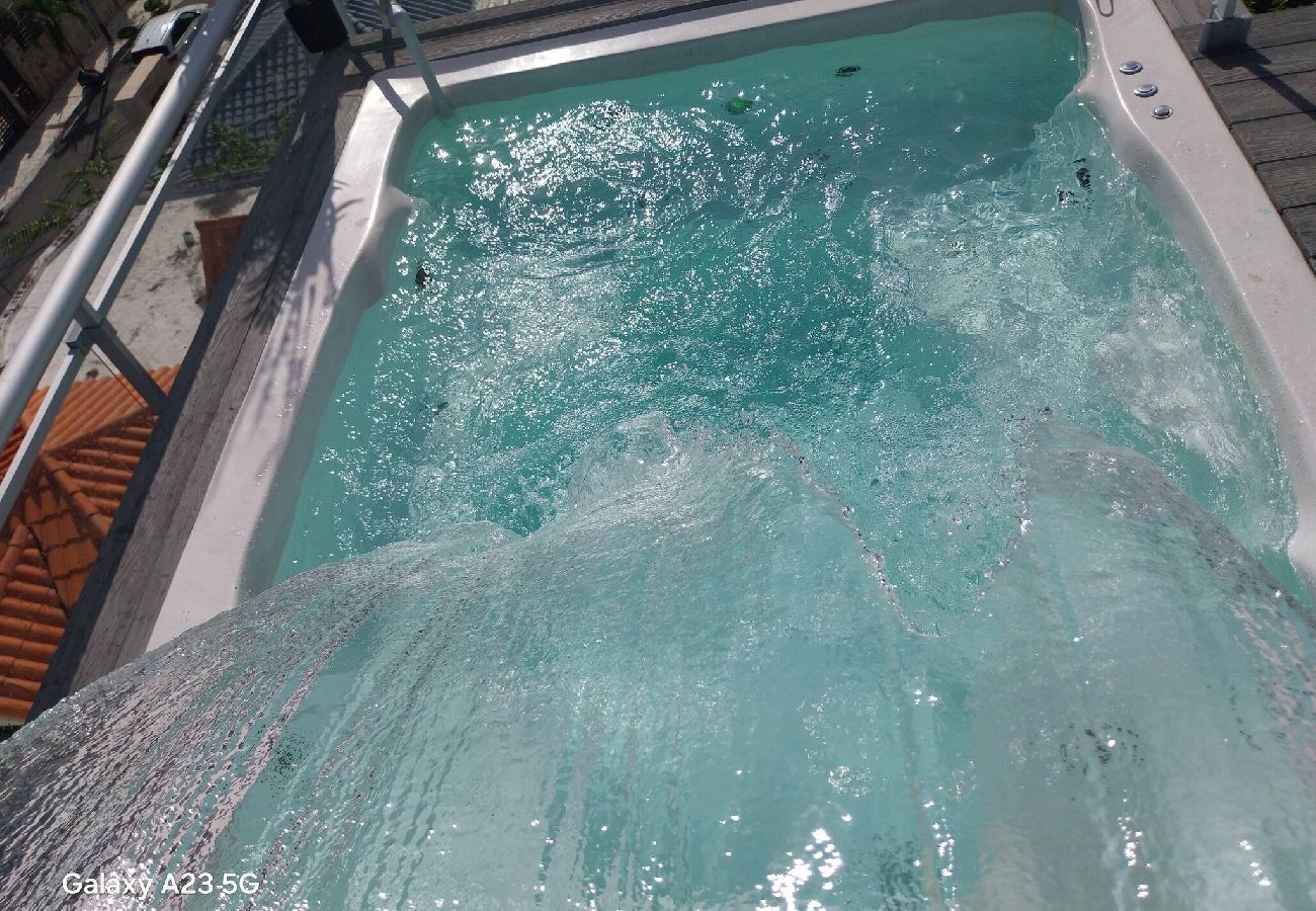 Apartment in Santo Domingo Este - Spacious 3BR with Jacuzzi Access
