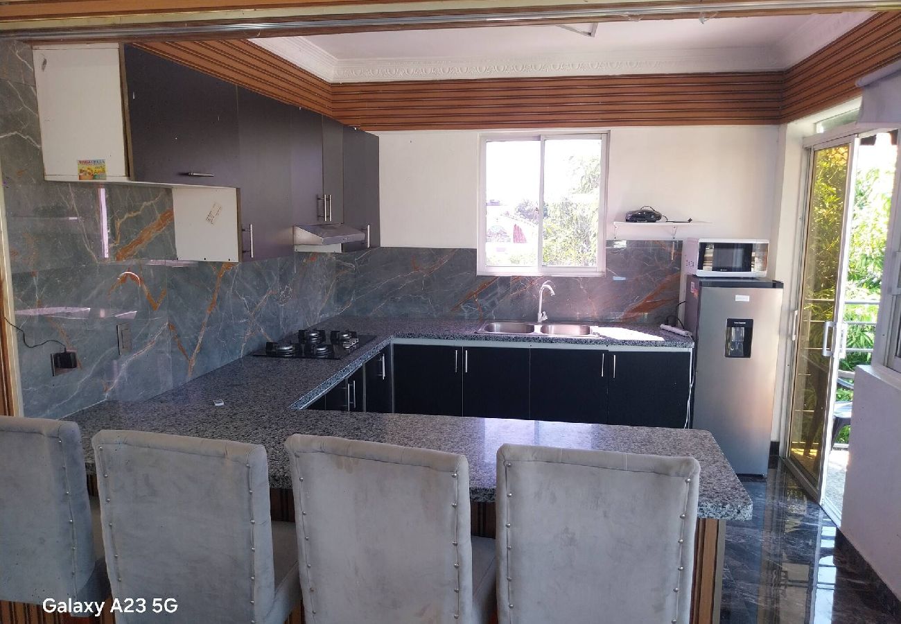 Apartment in Santo Domingo Este - Spacious 3BR with Jacuzzi Access