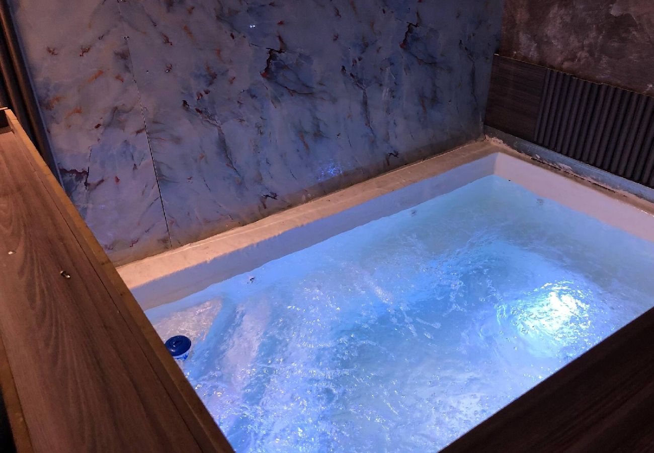 Apartment in Santo Domingo Este - Spacious 3BR with Jacuzzi Access