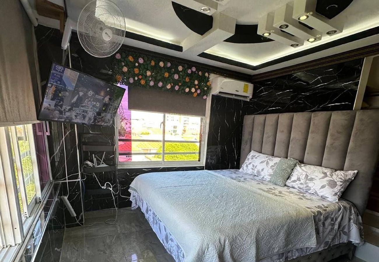 Apartment in Santo Domingo Este - King Suite with Rooftop Jacuzzi Access