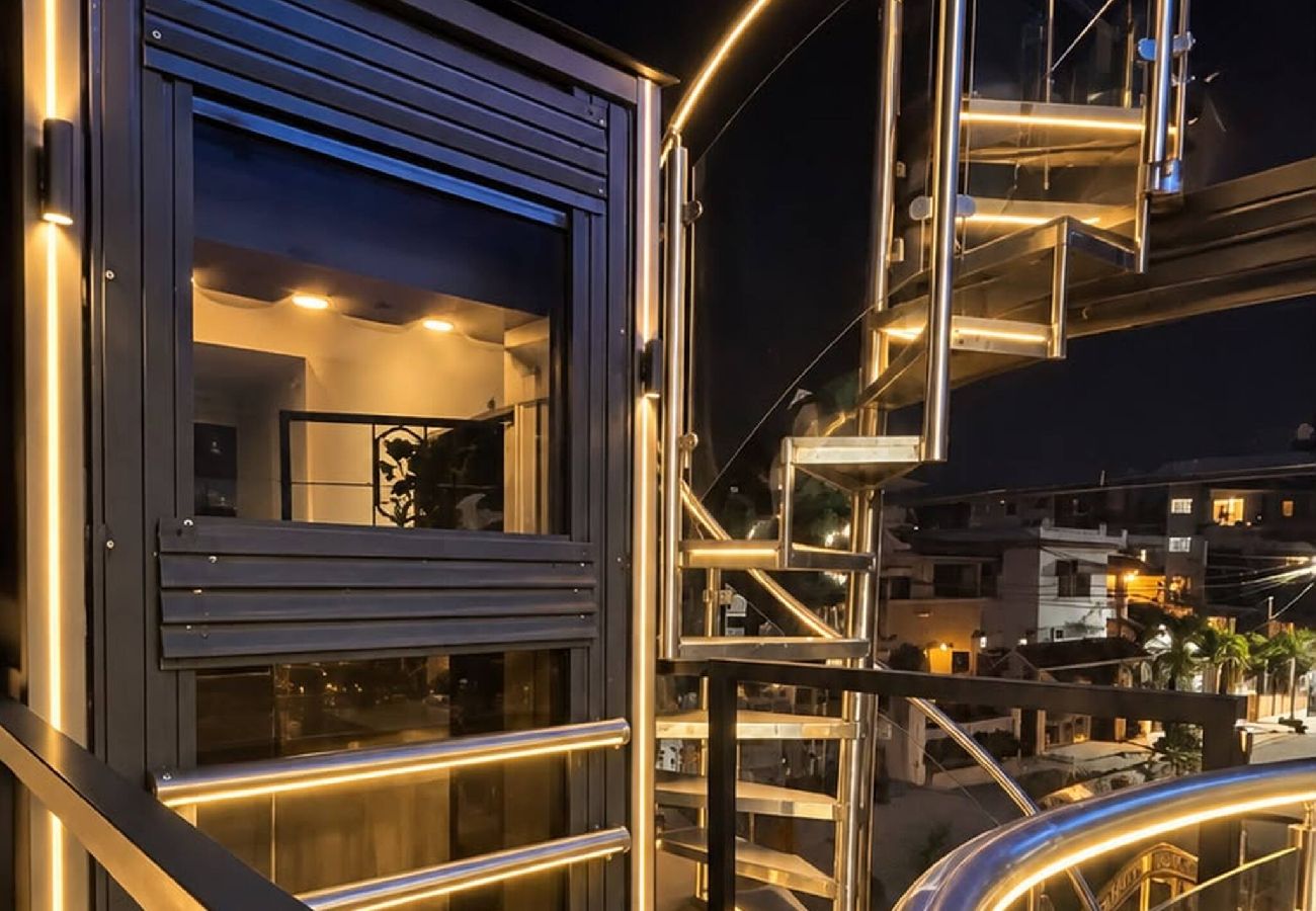 Apartment in Santo Domingo Este - King Suite with Rooftop Jacuzzi Access